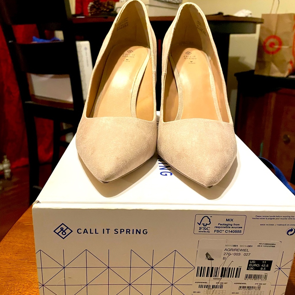 NWT vegan suede pumps